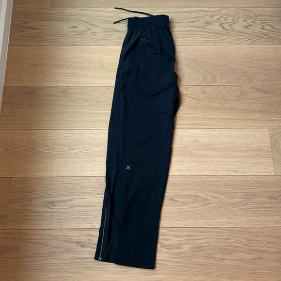 Lululemon Chill Motion black size S men's pants. Tailored fit. Great condition! - Picture 2 of 3